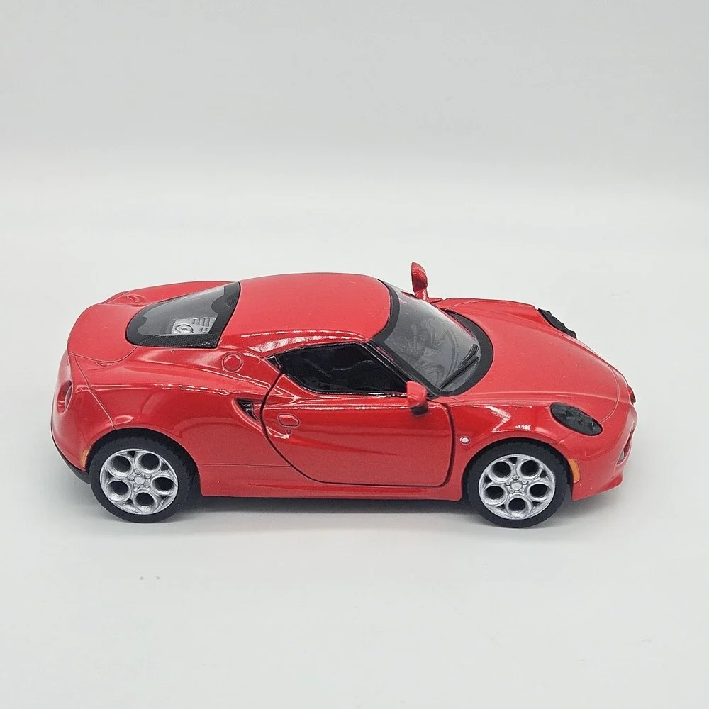Kinsmart Alfa Romeo 4C 1/32 Scale Red Diecast Model Toy Car Open Doors Pull Back
